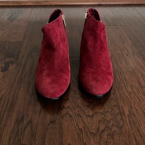 Vince Camuto Women's Red Suede Parveen Ankle Booties - 10 M